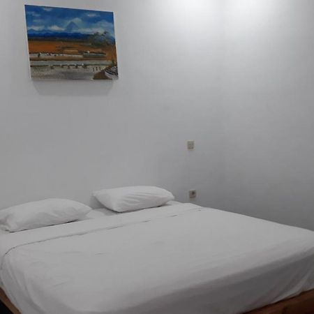 Mandalika Homestay Kuta  Buitenkant foto