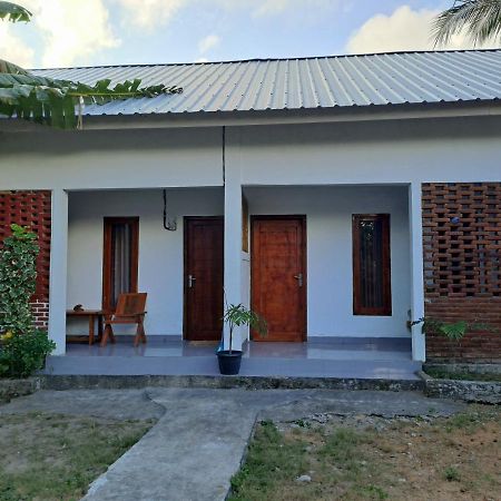 Mandalika Homestay Kuta  Buitenkant foto