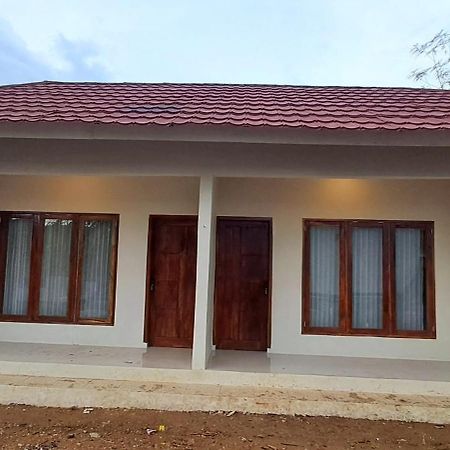 Mandalika Homestay Kuta  Buitenkant foto
