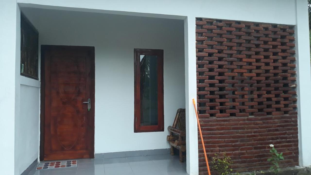 Mandalika Homestay Kuta  Kamer foto