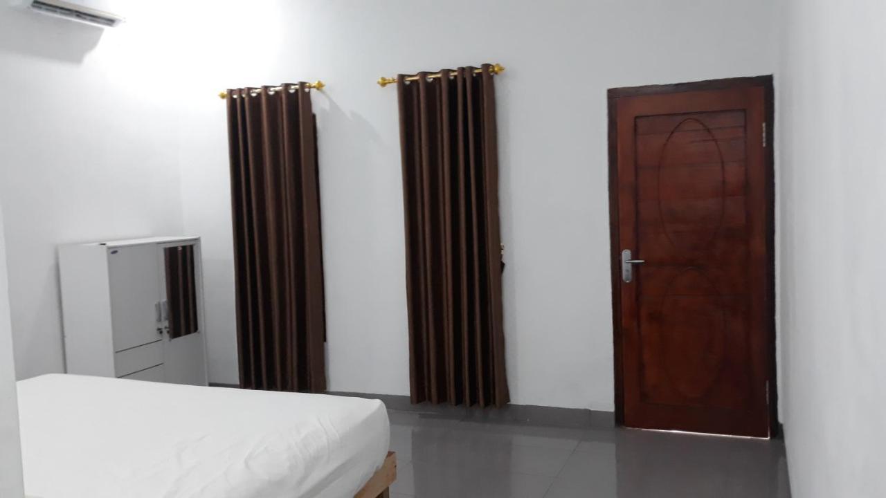 Mandalika Homestay Kuta  Buitenkant foto