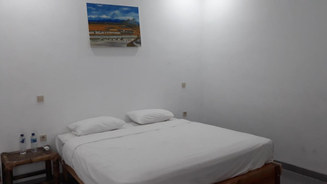 Mandalika Homestay Kuta  Buitenkant foto