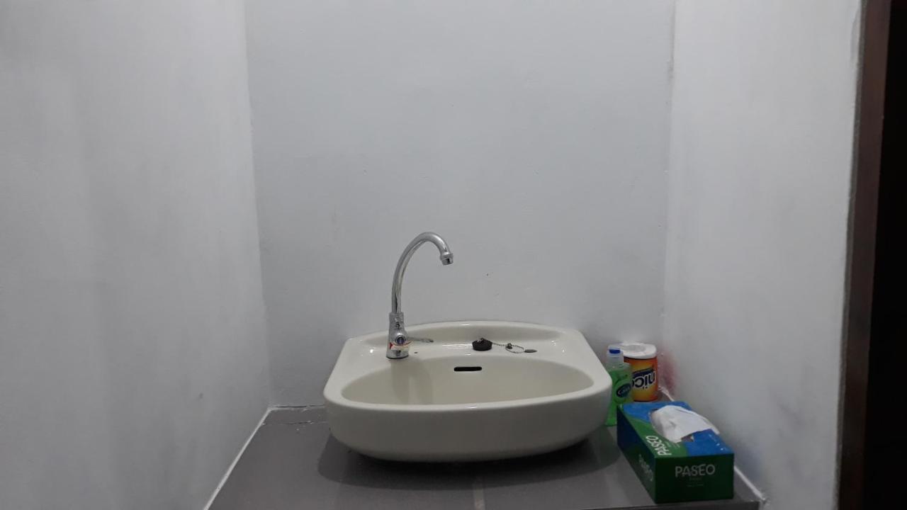 Mandalika Homestay Kuta  Buitenkant foto